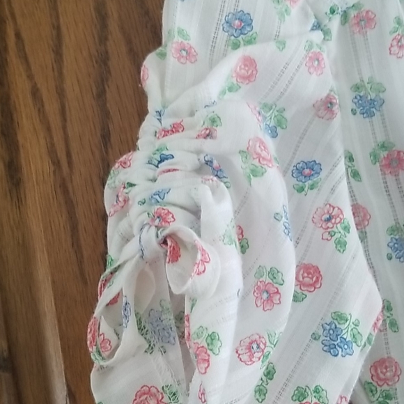 That's Me Floral Short Sleeve Button Down Blouse - Picture 4 of 6